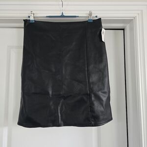Old Navy Black Faux Leather Mini Skirt Size M TALL